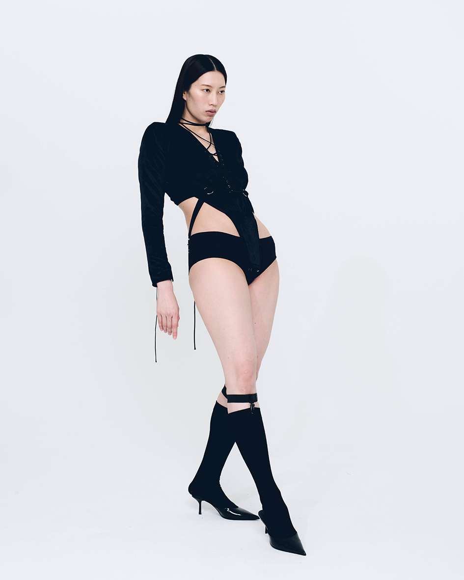 Fan-lacing Velour Body