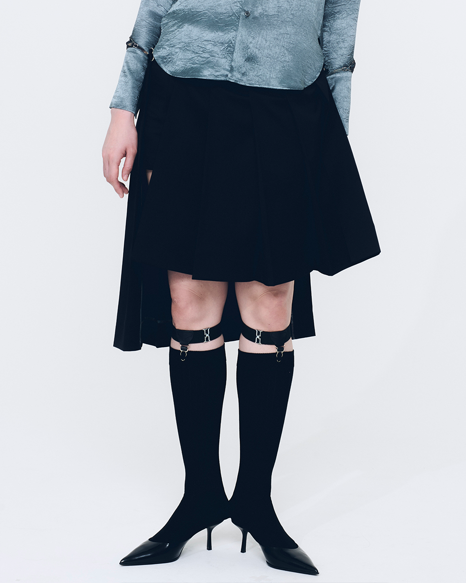 Bum-flap Short Pants (Black)