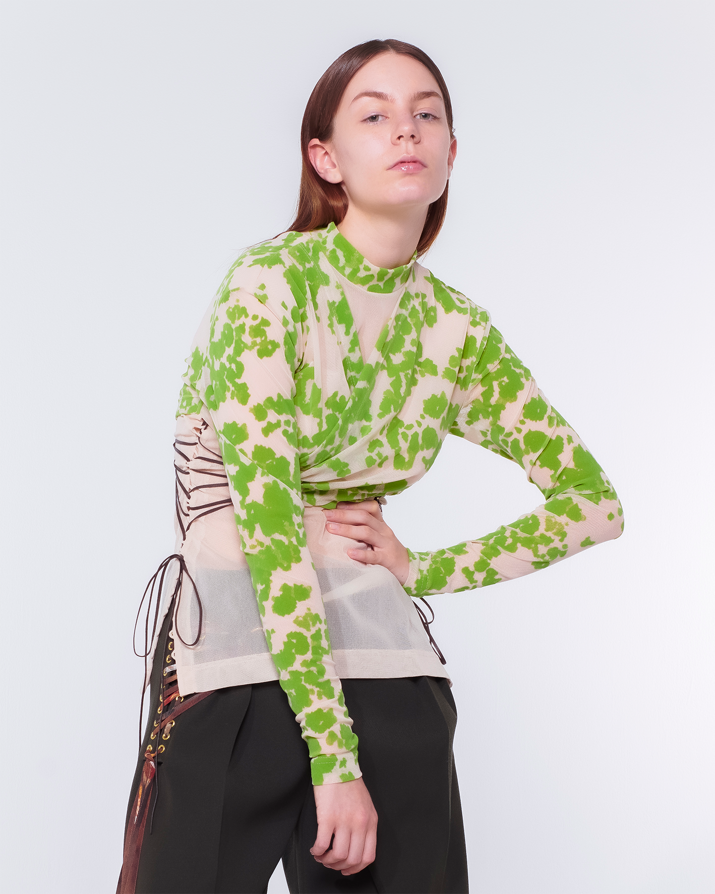 Fan-lacing Flocked Power Net Tops（Beige）